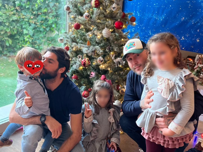 Kiko Rivera y Cayetano junto a sus hijos