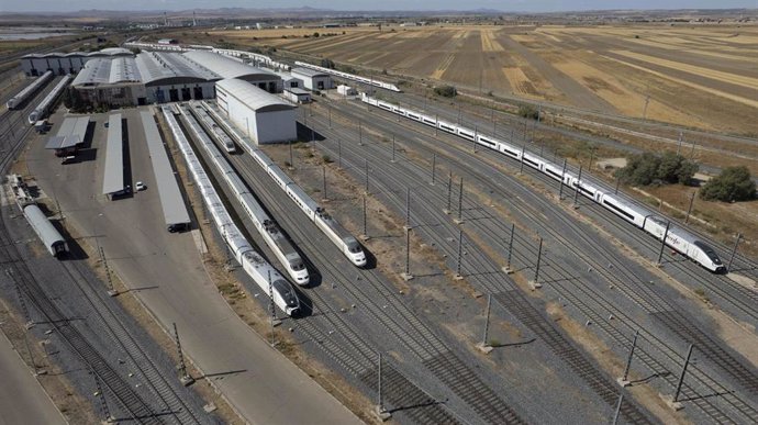 Archivo - Zaragoza.- Renfe licita un sistema de seguridad con drones, con una de las bases en Plaza, por 3,5 millones de euros