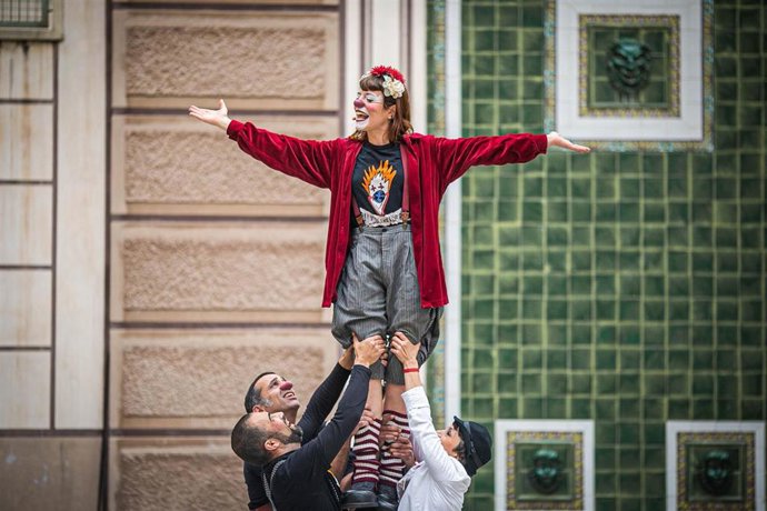 Archivo - Payasos Sin Fronteras lleva su espectáculo 'Sonrisavirus' a las escuelas más vulnerables de España