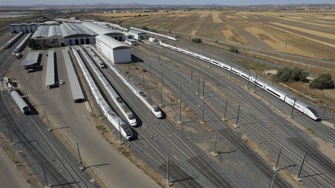 Archivo - Renfe licita un sistema de seguridad con drones, con una de las bases en Plaza, por 3,5 millones de euros