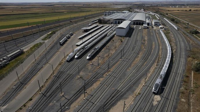 Archivo - Instalaciones de Renfe.