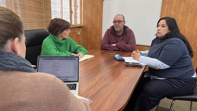 La concejala de Enseñanza del Ayuntamiento de Cádiz, Ana Fernández, ha participado en la primera reunión de trabajo para la integración del CEIP Santa Teresa en el proyecto 'Acción por el Clima en los Centros Educativos'.
