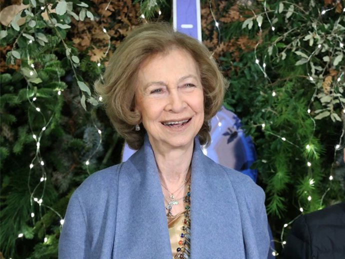 La Reina Doña Sofía acude al concierto navideño Una navidad de cine.