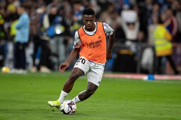 Archivo - Vinicius of Real Madrid warms up during the spanish league, La Liga Santander, football match played between Real Madrid and Cadiz FC at Santiago Bernabeu stadium on November 10, 2022, in Madrid, Spain.