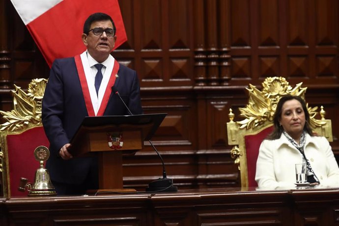 Archivo - El presidente del Congreso de Perú, José Williams, y la presidenta de Perú, Dina Boluarte