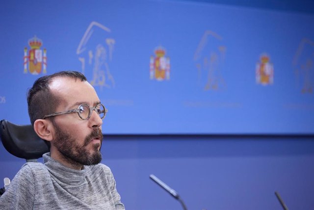 El portavoz de Unidas Podemos en el Congreso de los Diputados, Pablo Echenique, durante una rueda de prensa, en el Congreso de los Diputados, a 9 de diciembre de 2022, en Madrid (España).
