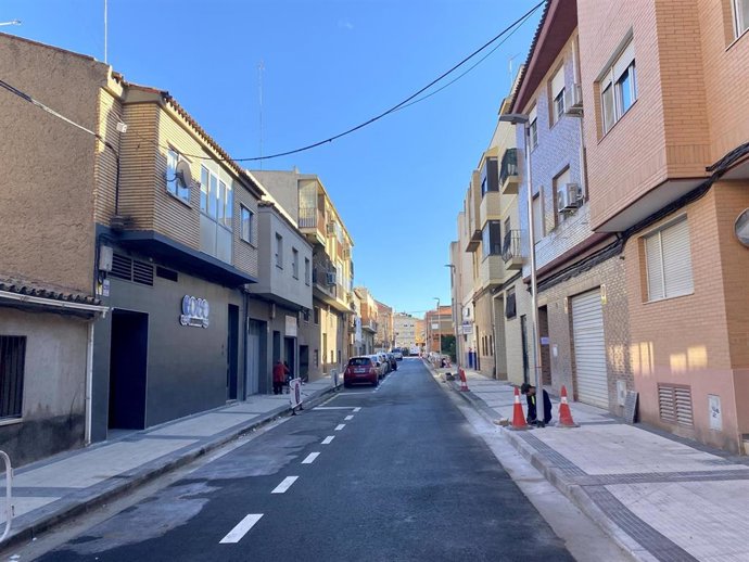 La calle Obispo Peralta de Valdefierro reformada