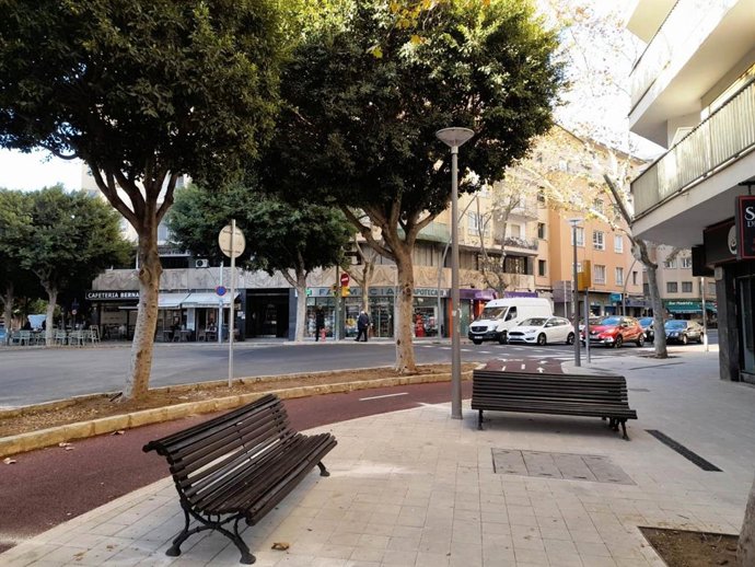Tramo del carril bici construido en la calle Rafel Rodríguez Méndez (Palma).