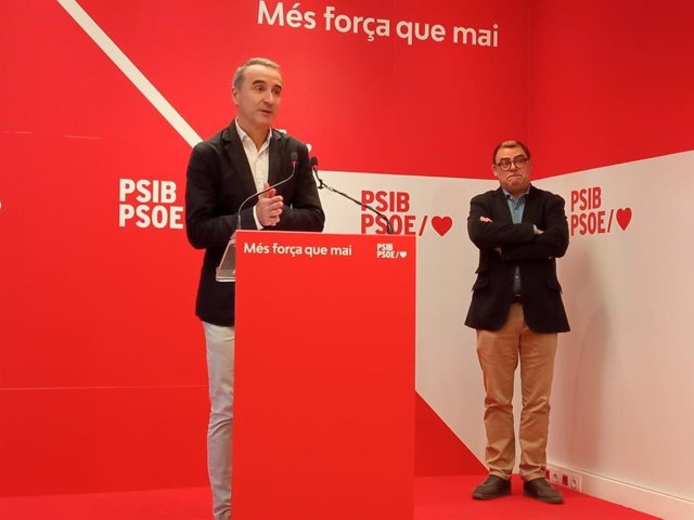 El diputado socialista en el Congreso Pere Joan Pons y el senador Cosme Bonet.