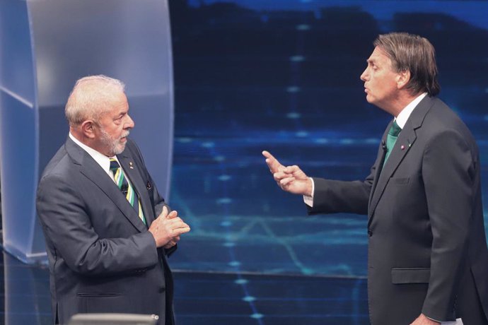 Archivo - FILED - 16 October 2022, Brazil, Sao Paulo: Brazilian former President and presidential candidate Lula da Silva (L) and President of Brazil who is running for re-election Jair Bolsonaro take part in a debate at Band tv studios. Photo: Leco Via