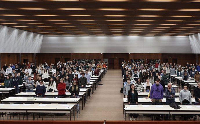 Foto de grupo de asistentes al acto.
