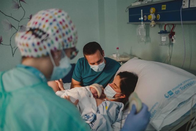 Archivo - Parto en un hospital en una imagen de archivo