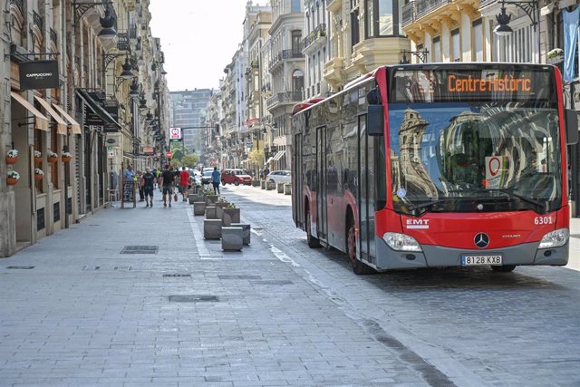 Archivo - Autobús EMt València