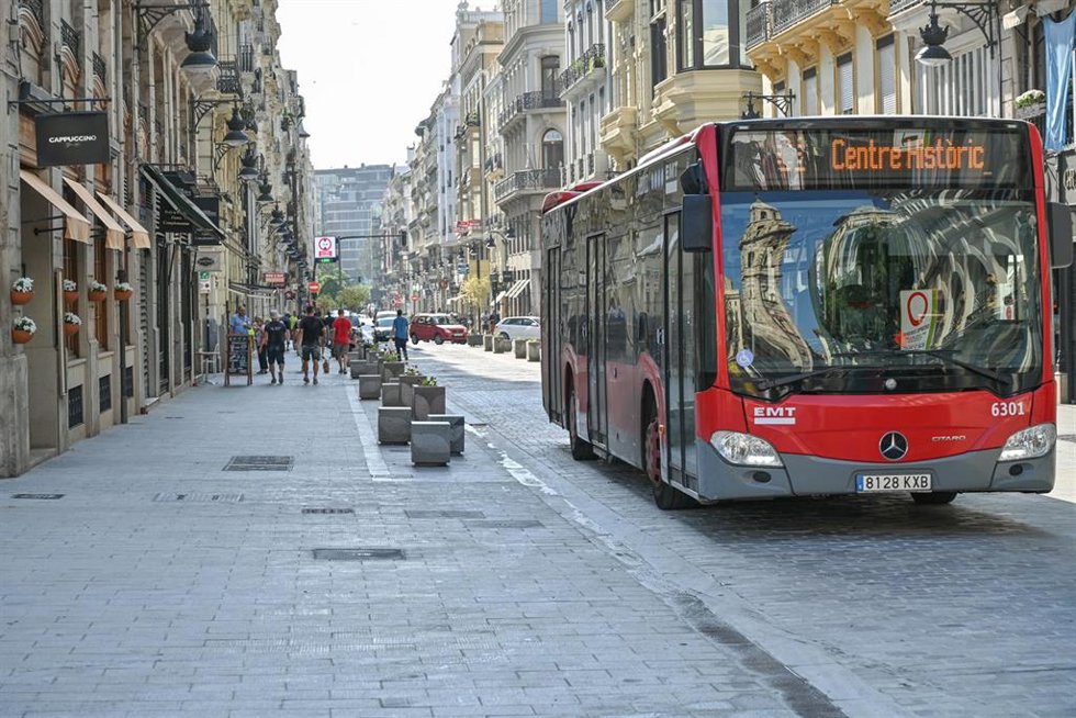 Archivo - Autobús EMt Valncia
