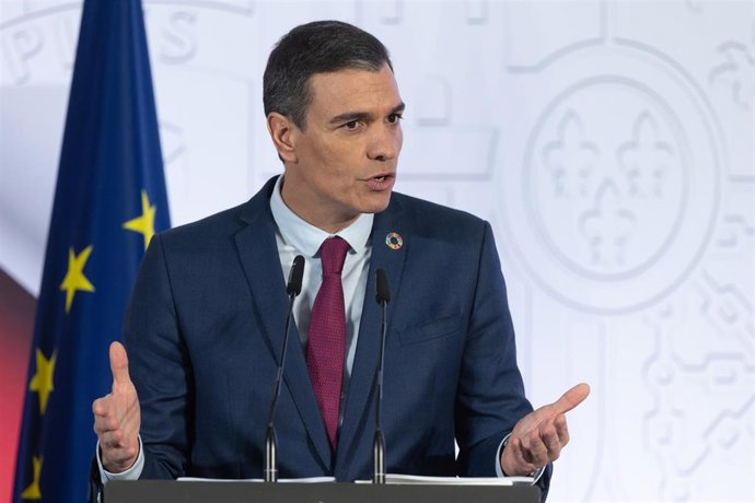 El presidente del Gobierno, Pedro Sánchez, comparece en rueda de prensa tras el último Consejo de Ministros, en el Complejo de la Moncloa, a 27 de diciembre de 2022, en Madrid (España). 