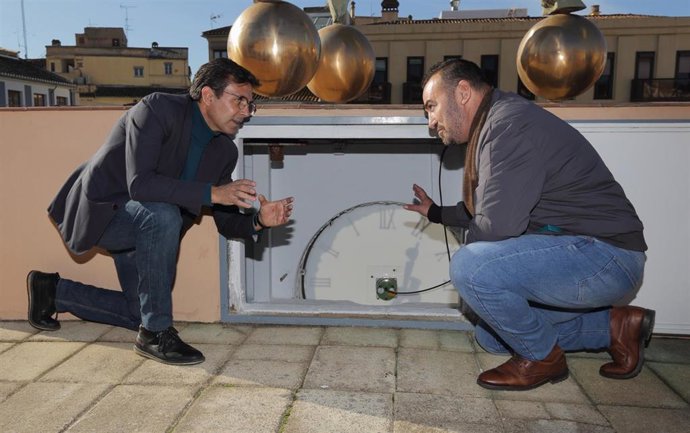 Reloj de la Plaza del Carmen tras ser restaurado