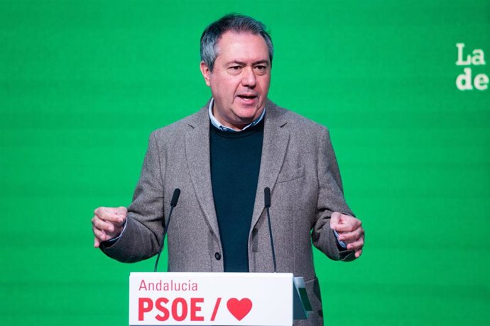 El secretario general del PSOE de Andalucía, Juan Espadas, este martes en rueda de prensa. 