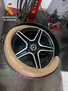 Interceptan 28 kilos de hachís en las ruedas de un Mercedes cuando iba a embarcar desde Ceuta hacia Algeciras