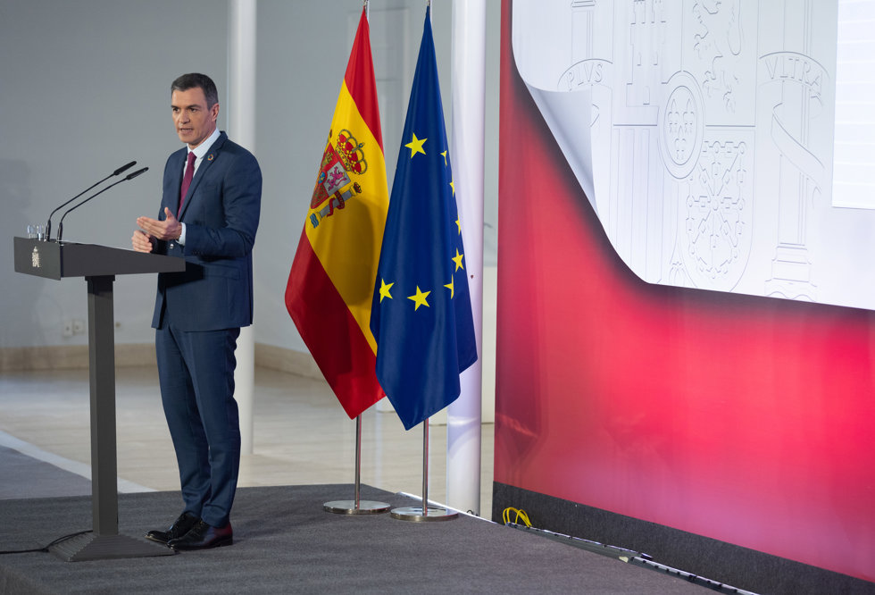 El presidente del Gobierno, Pedro Sánchez, comparece en rueda de prensa tras el último Consejo de Ministros, en el Complejo de la Moncloa, a 27 de diciembre de 2022, en Madrid (España). 