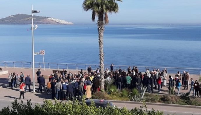 Decenas de melillenses protestan en Nador contra las colas interminables y el trato denigrante en la frontera