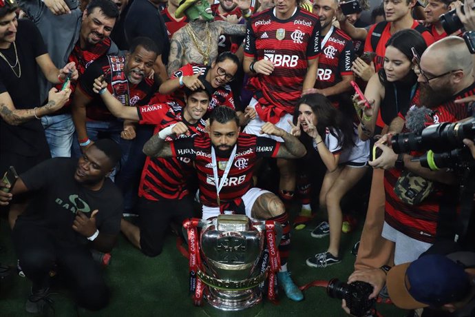 Archivo - Los jugadores del Flamengo celebran la conquista de la Copa de Brasil