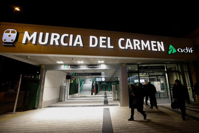 Entrada de la estación de Murcia del Carmen