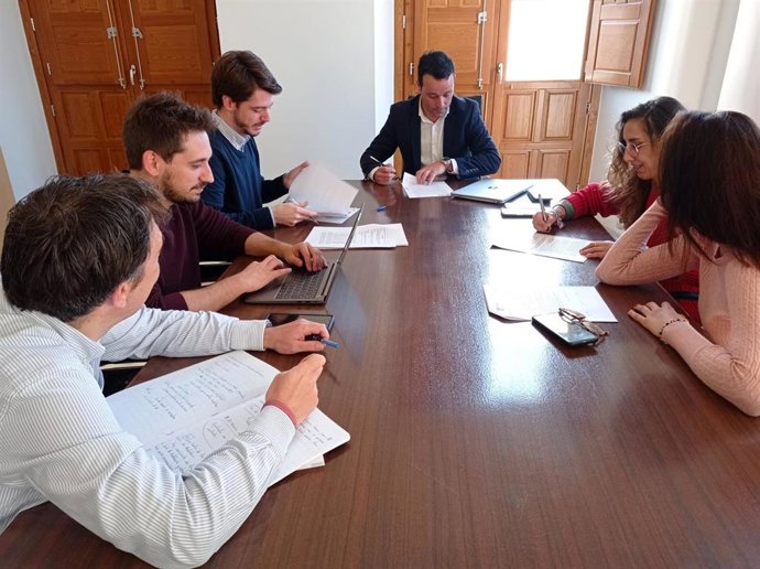 Firma del acuerdo para la aprobación de los presupuestos