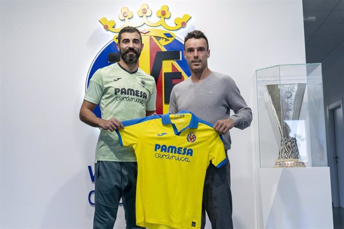 El tenista español Roberto Bautista junto al central del Villarreal Raúl Albiol