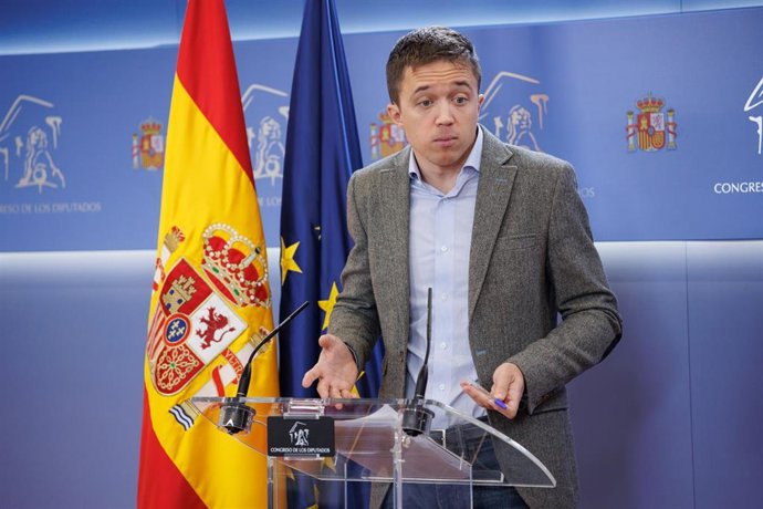 El líder de Más País, Íñigo Errejón, interviene en una rueda de prensa anterior a la Junta de Portavoces, a 20 de diciembre de 2022, en Madrid (España). 