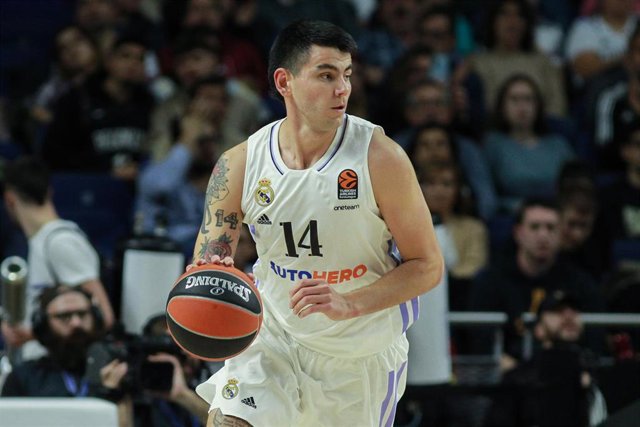 El alero argentino del Real Madrid Gabriel Deck durante un partido
