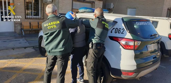 Detenido un hombre por maltratar a su padre de 80 años en Bétera