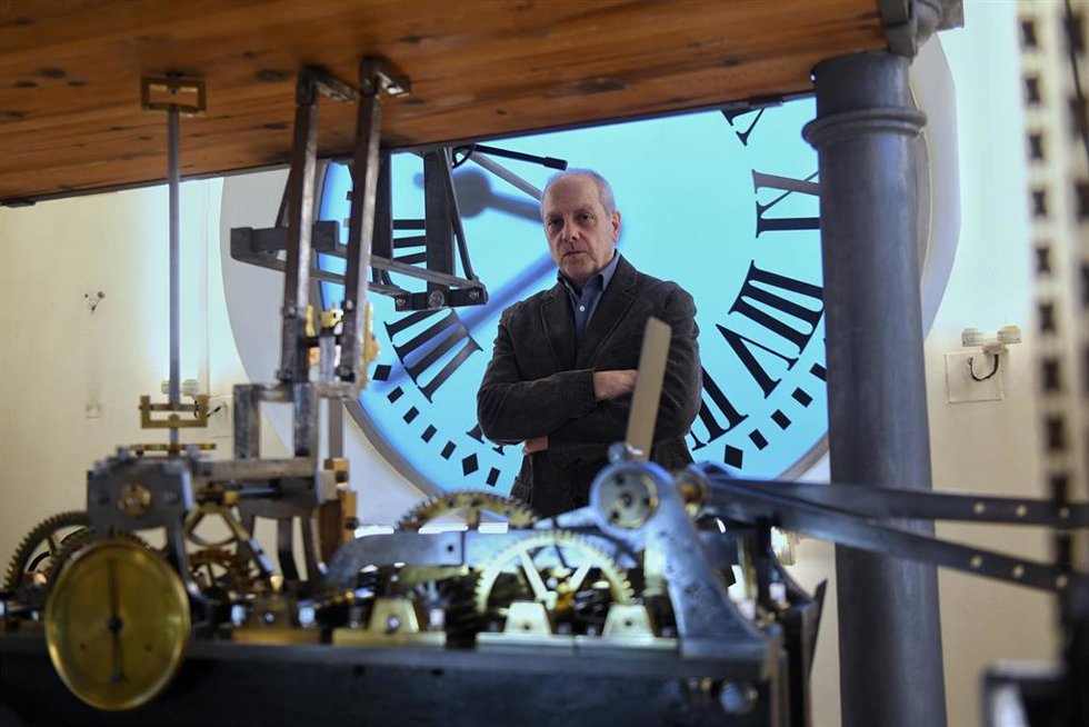El Reloj de la Puerta del Sol se pone a punto para las campanadas de Fin de Año