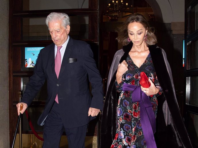 MARIO VARGAS LLOSA E ISABEL PREYSLER, JUNTOS EN EL TEATRO REAL