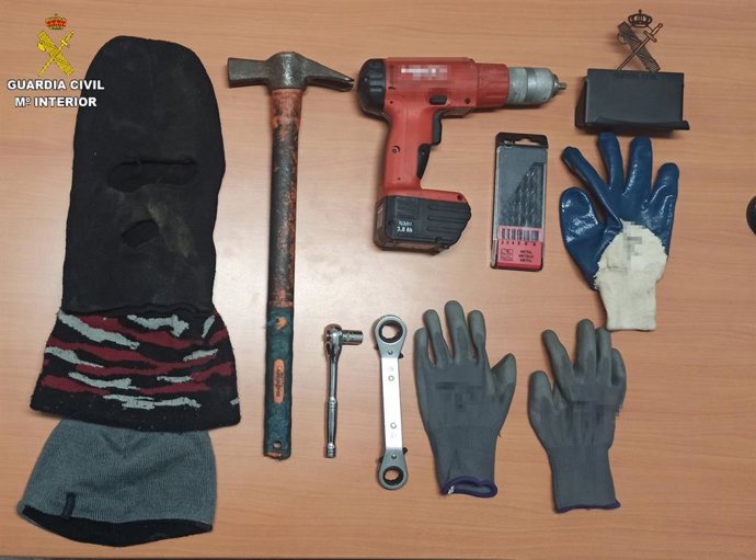 Material requisado por los agentes de la Guardia Civil.