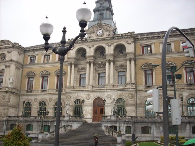 Minuto de silencio en el pleno de Bilbao