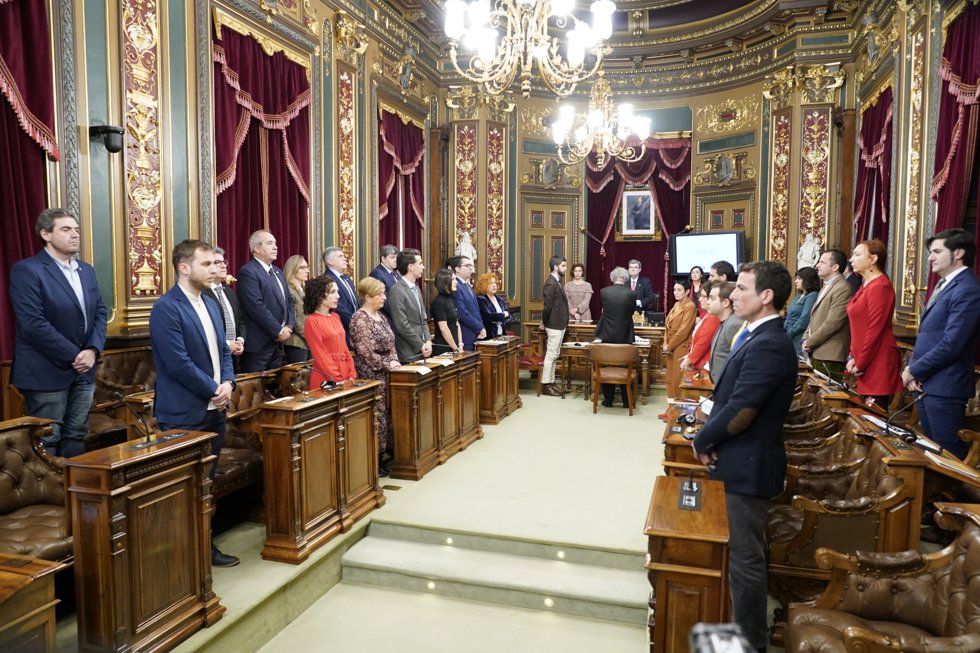 Minuto de silencio en el pleno de Bilbao
