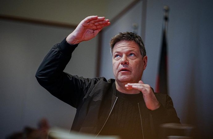 22 December 2022, Berlin: German Minister for Economic Affairs and Climate Protection, Robert Habeck, speaks during an interview with German Press Agency (DPA). Photo: Kay Nietfeld/dpa