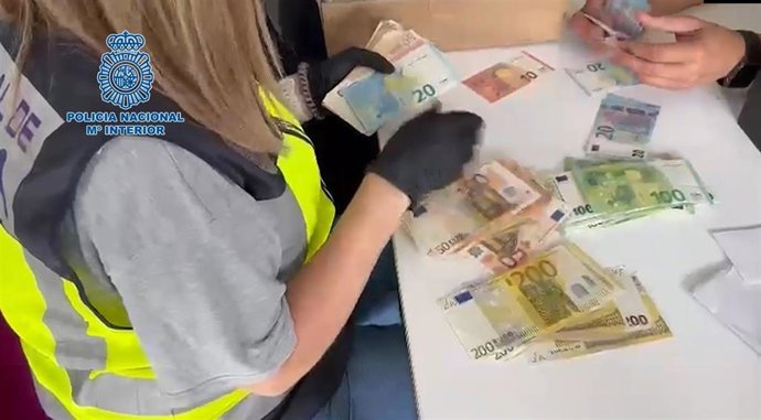 Archivo - Cae una red que estafaba con números de tarificación especial a personas inscritas en listas de morosos