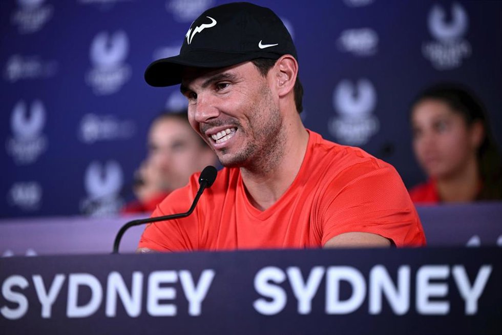 Rafael Nadal sonríe durante la rueda de prensa del equipo español de la United Cup