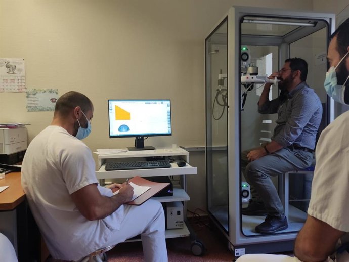 El hospital Rafael Méndez de Lorca cuenta con un nuevo pletismógrafo, un equipo de pruebas funcionales respiratorias que se ha instalado en la Unidad de Pruebas Especiales del centro