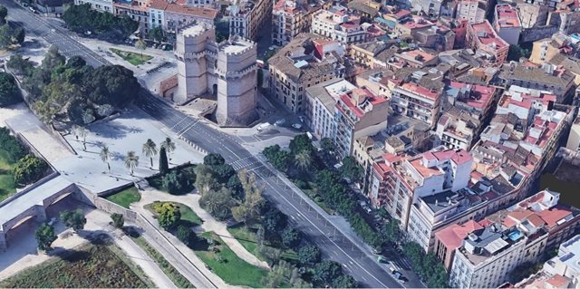 Imagen del entorno de las Torres de Serranos que se plantea reurbanizar y renaturalizar para ganar espacio en favor del peatón.