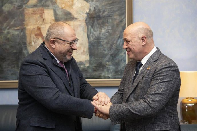 El presidente de la Diputación de Córdoba, Antonio Ruiz (dcha.) y el rector de la UCO, Manuel Torralbo.