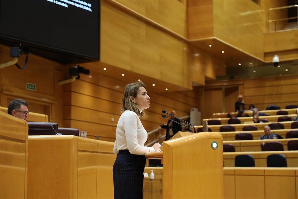 La ministra de Transportes, Movilidad y Agenda Urbana, Raquel Sánchez, durante una sesión de control al Gobierno en el Senado