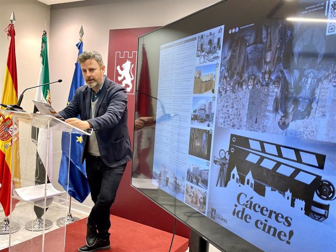 El concejal de Turismo de Cáceres, Jorge Villar, en rueda de prensa