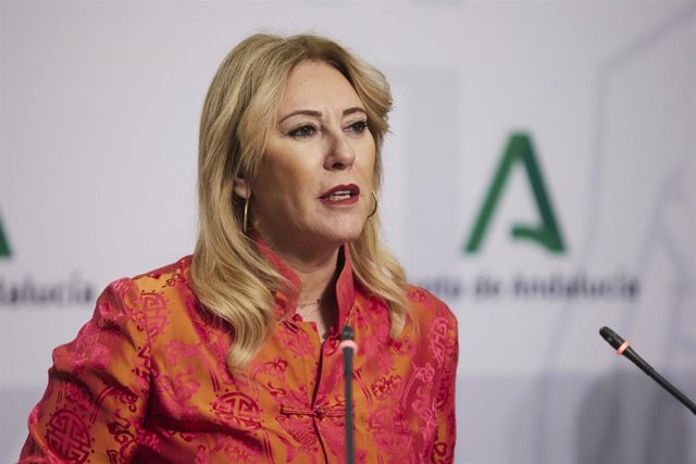 Archivo - La consejera de Economía y Hacienda de la Junta de Andalucía, Carolina España, durante la rueda de prensa posterior a la reunión extraordinaria del Consejo de Gobierno de la Junta de la Andalucía que aprueba el proyecto de Ley de Presupuestos de