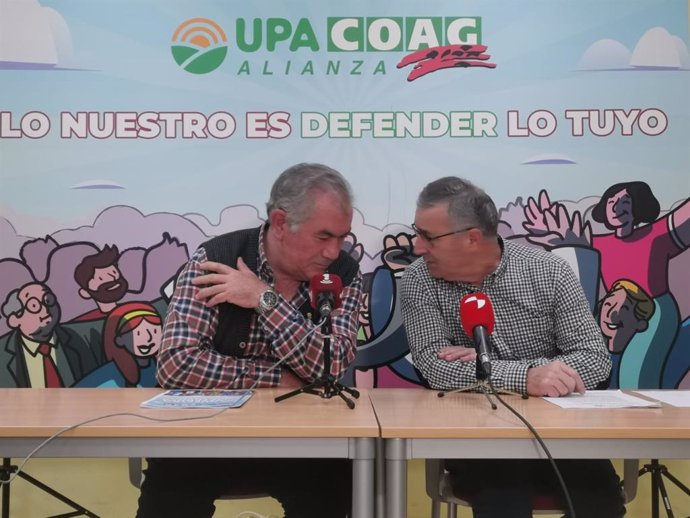 El secretario general de UGAL-UPA, Aurelio González, y el coordinador de COAG, Lorenzo Rivera, en la rueda de prensa de la Alianza UPA-COAG para hacer balance del año agronómico.