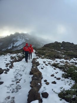 Equipos de emergencias de Cruz Roja en el Parque Nacional del Teide