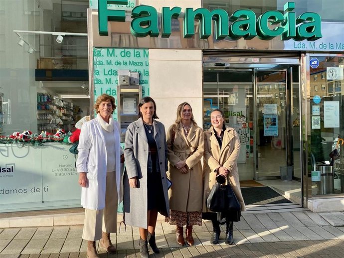 De izda a derecha: La titular de la farmacia, Mercedes de la Maza; la alcaldesa de Santander, Gema Igual; la presidenta del Colegio de Farmacéuticos de Cantabria, Rita de la Plaza, y la concejala de Salud, Noemí Méndez