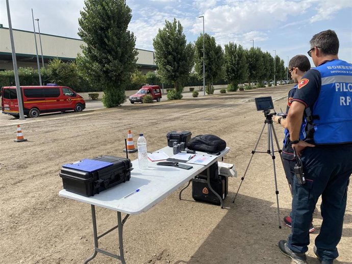 Bomberos de la DPZ e industrias de la Ribera Baja colaboran para mejorar la seguridad mediante drones