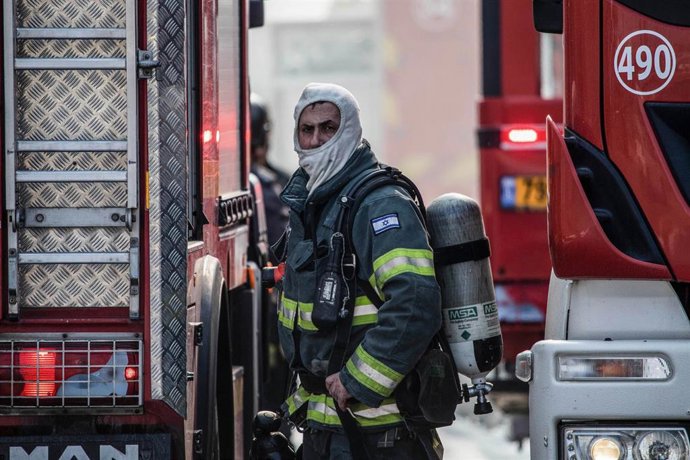 Archivo - Un bombero en Israel